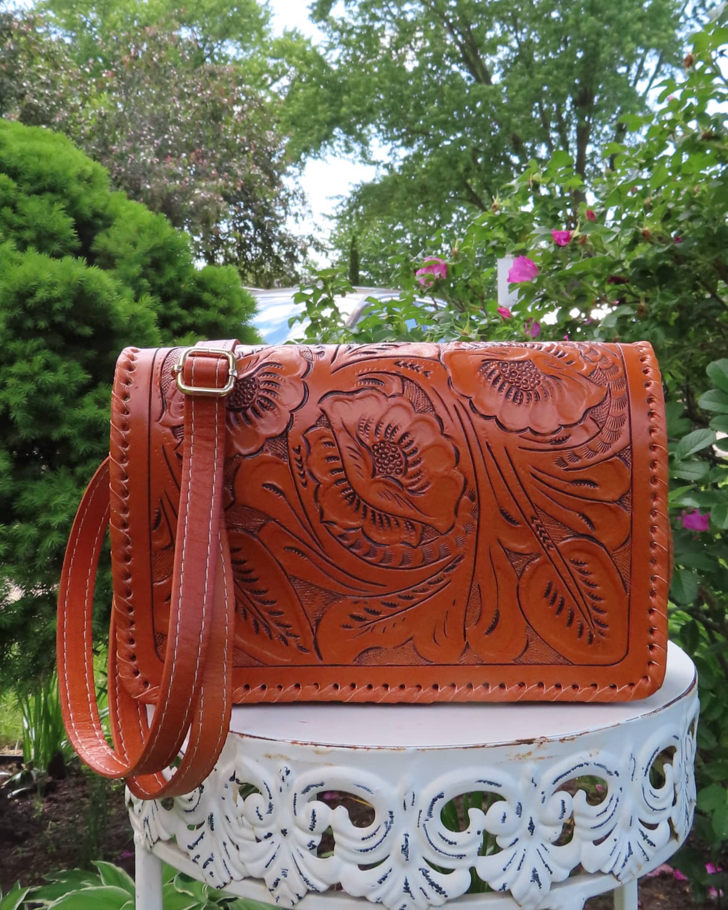 Brenda Tooled Crossbody | Miel