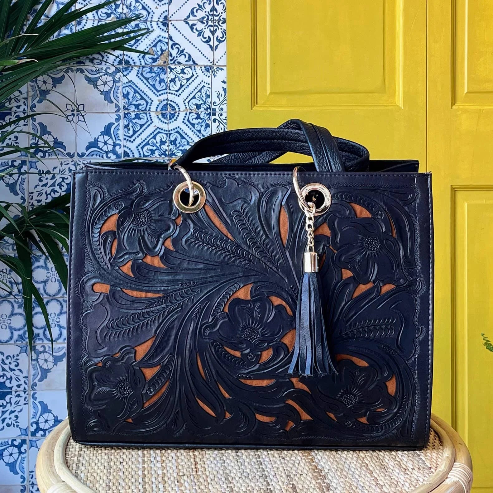 【ネイビー（40）】【IKORRE(イコーレ)】FULL GRAINED LEATHER BAG Jacqueline Tooled Leather Tote | Black