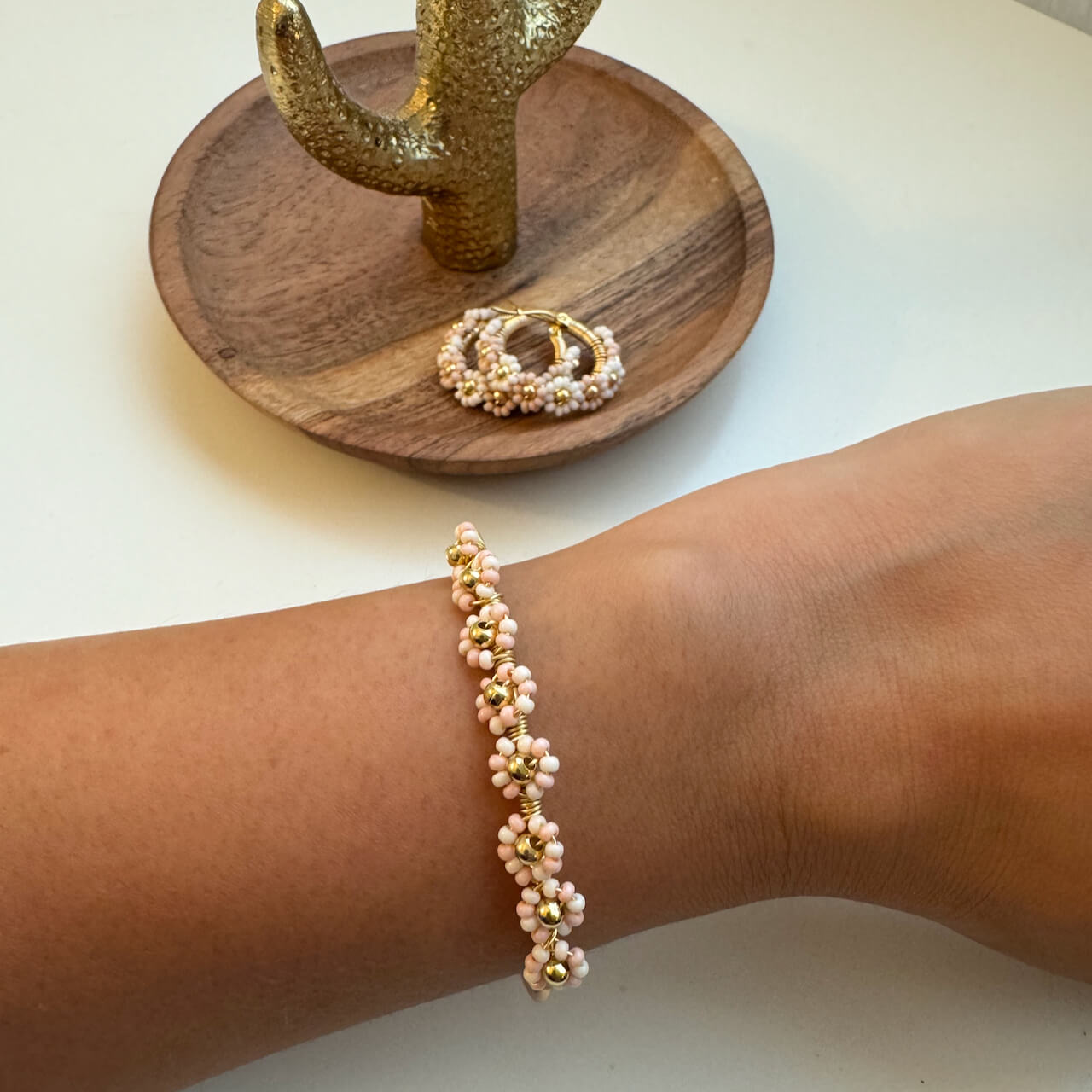 Daisy Beaded Earrings and Bracelet Set - Mirasol Accessories
