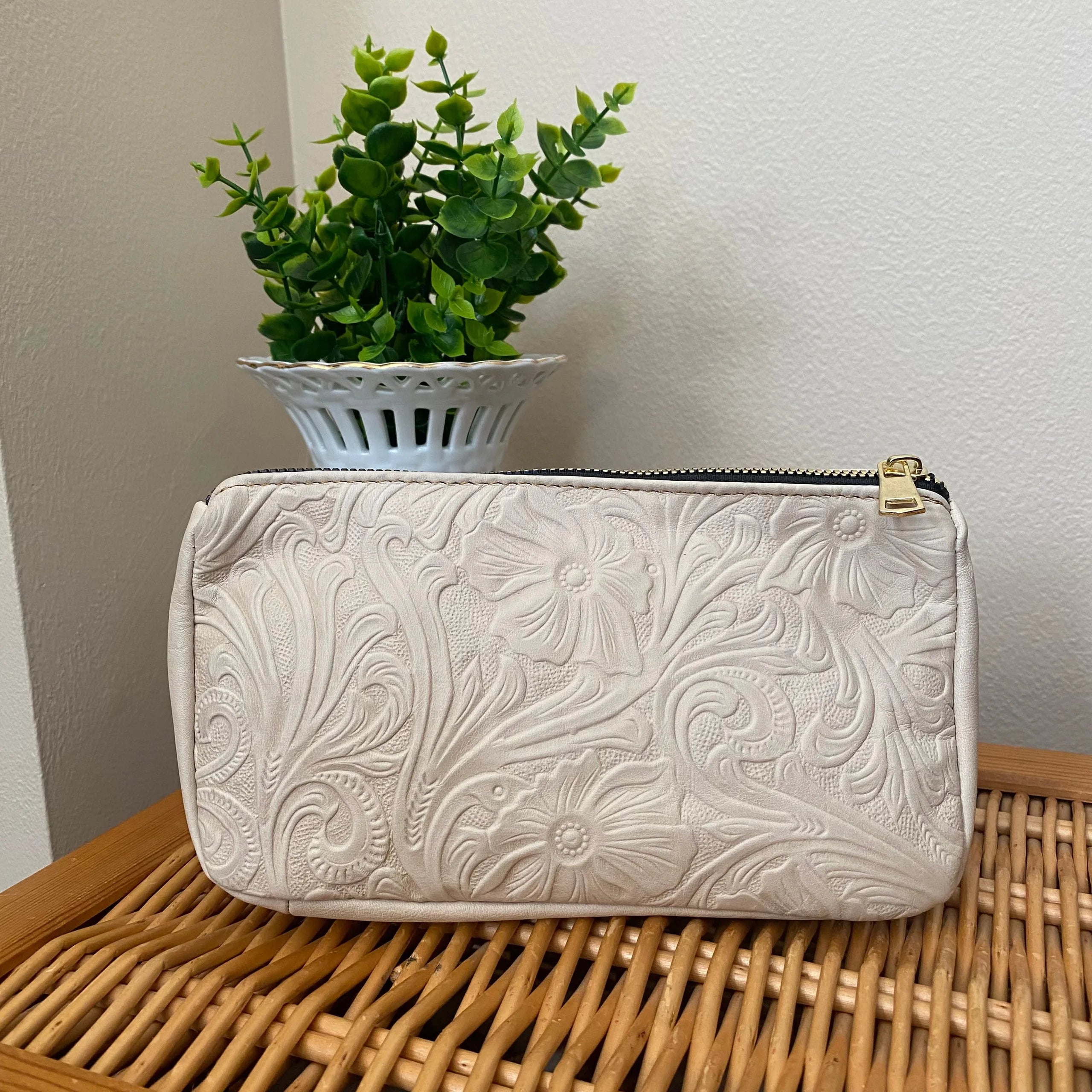 Mia Leather Makeup Bag - Mirasol Accessories