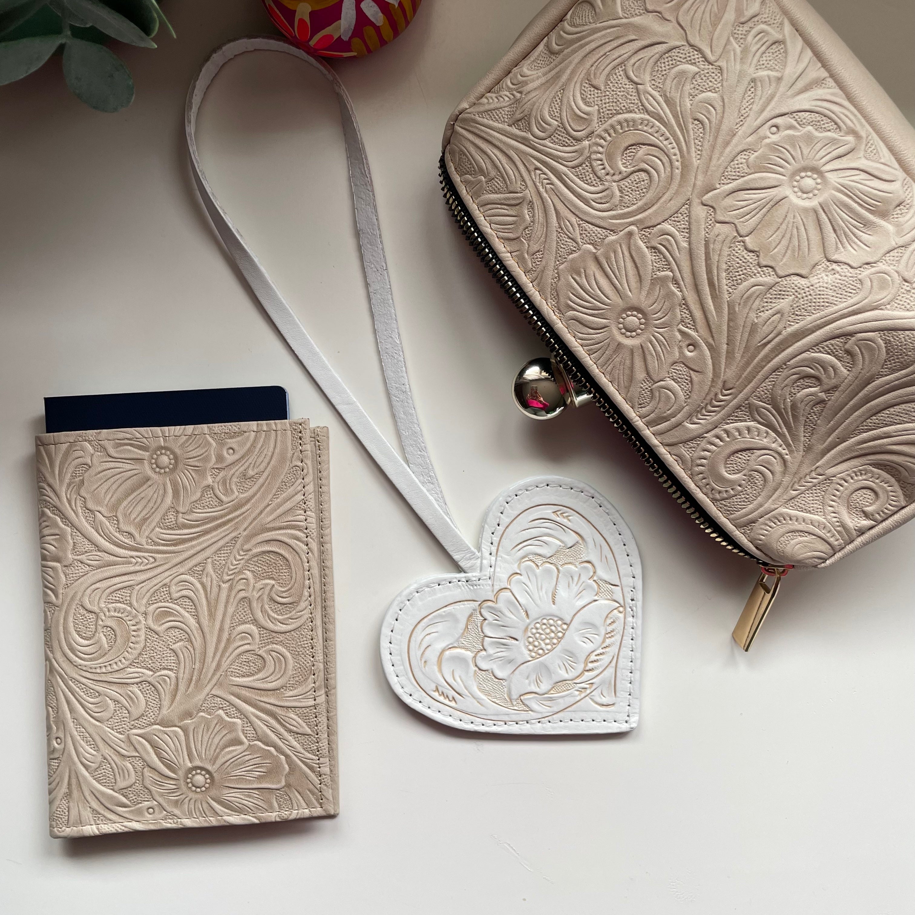 Amorcito Corazon Travel Set | Crema | Mirasol Accessories