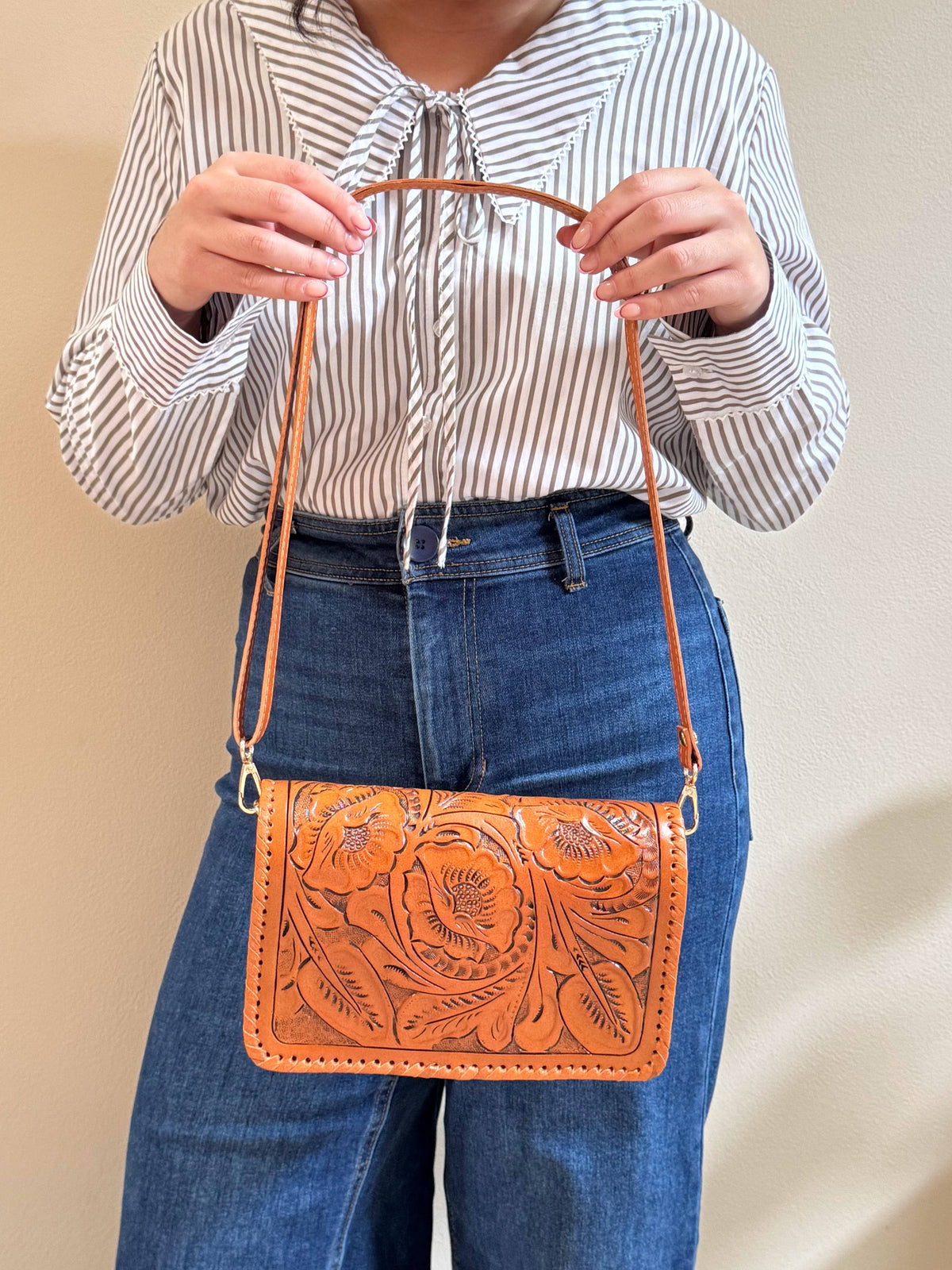 Brenda Tooled Crossbody | Miel