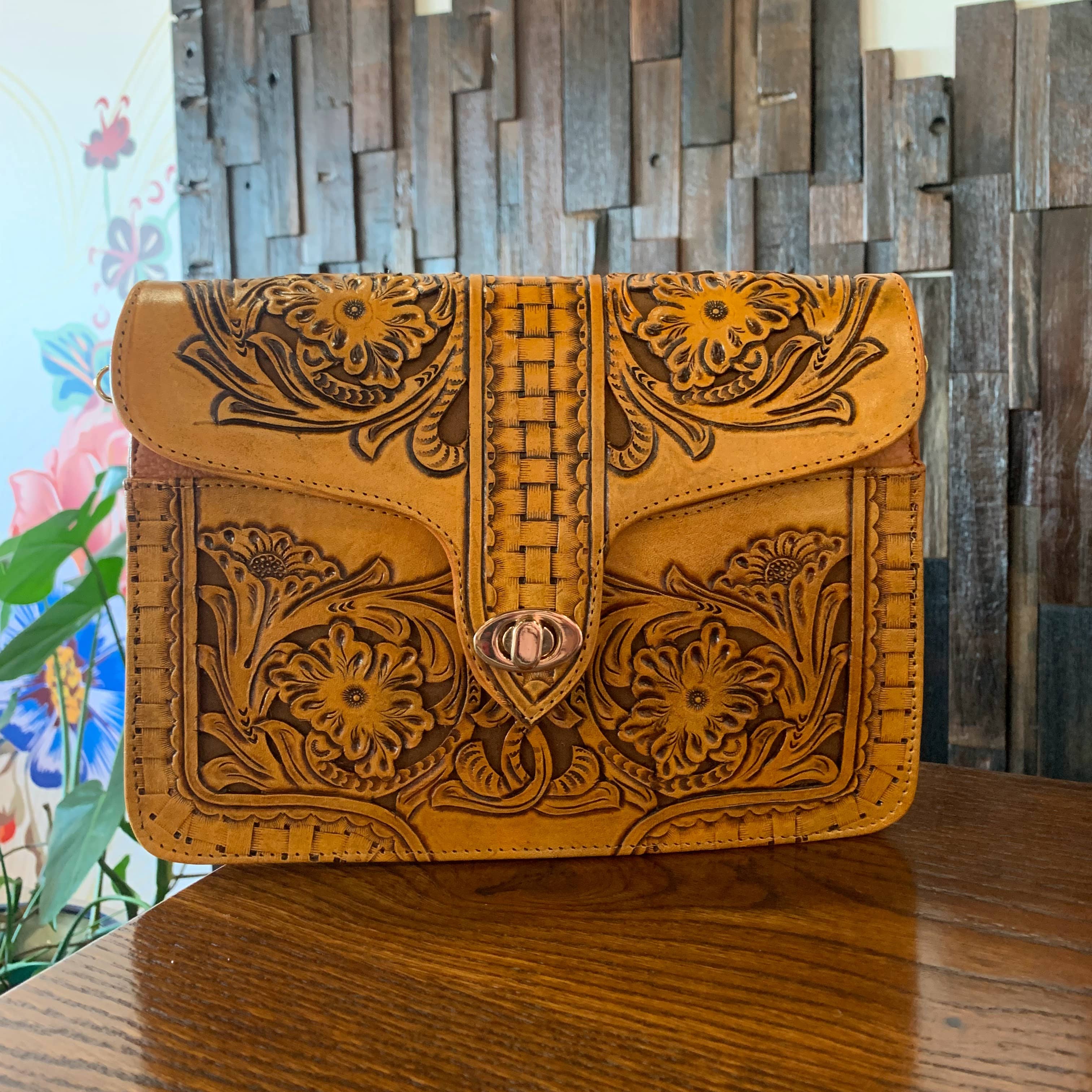 Mayte Tooled Crossbody | Caramelo - Mirasol Accessories