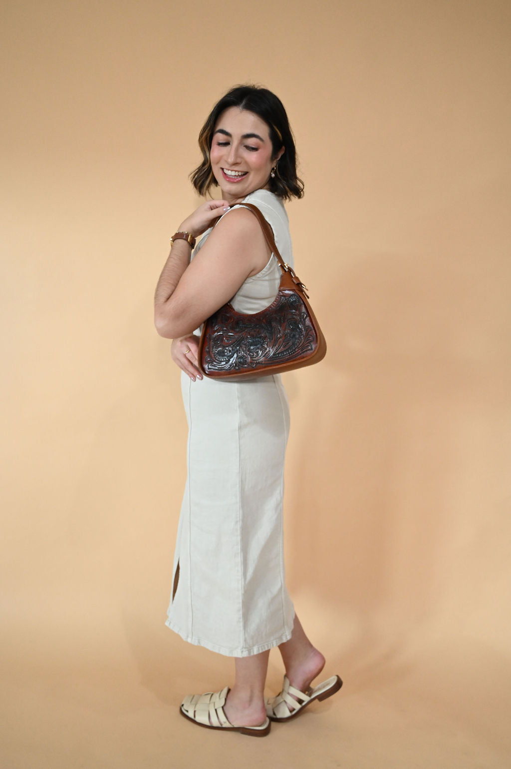 Gemma Cincelado Shoulder Bag | Café - Mirasol Accessories