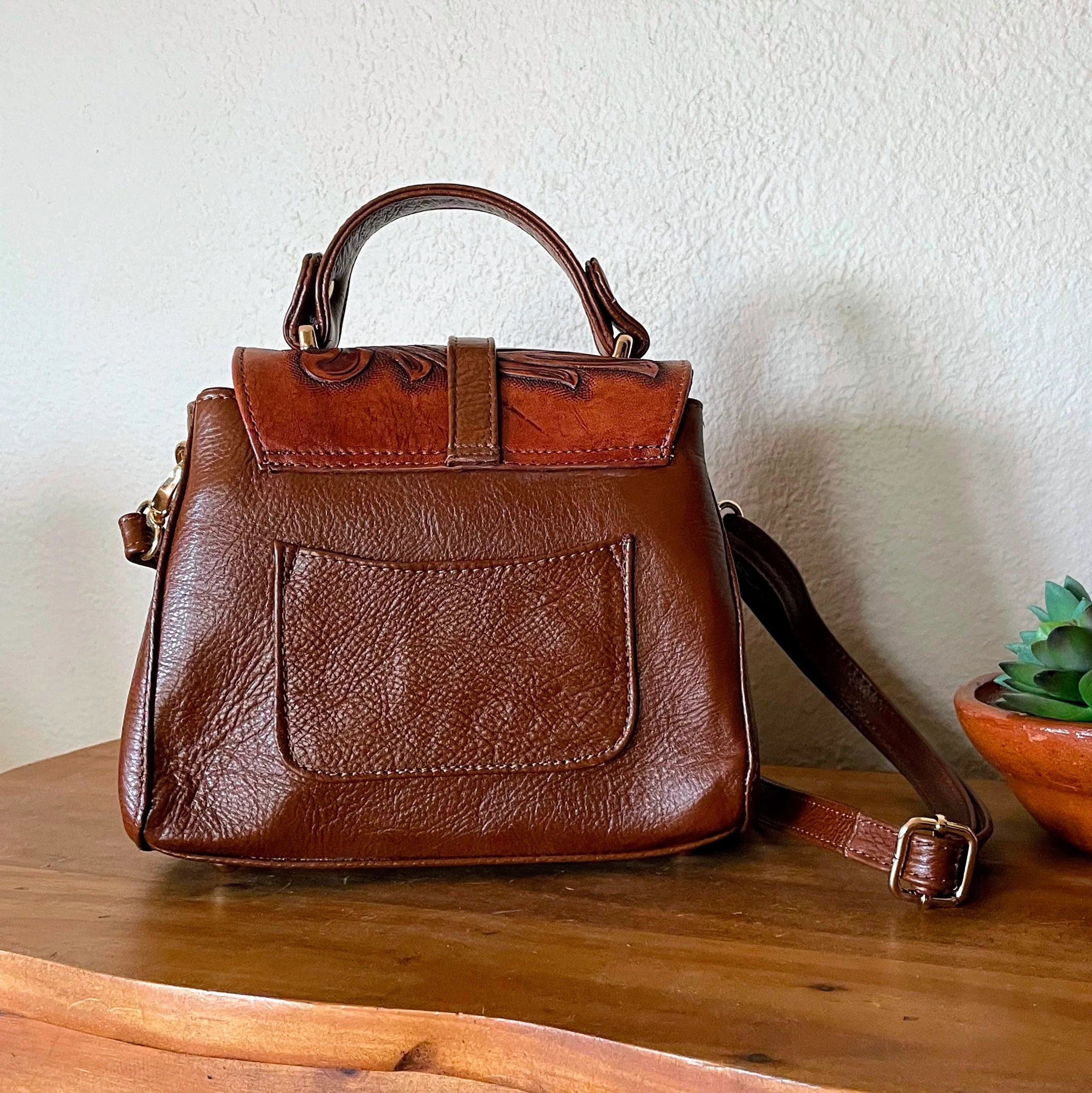 Lourdes Cincelado Leather Handbag | Café