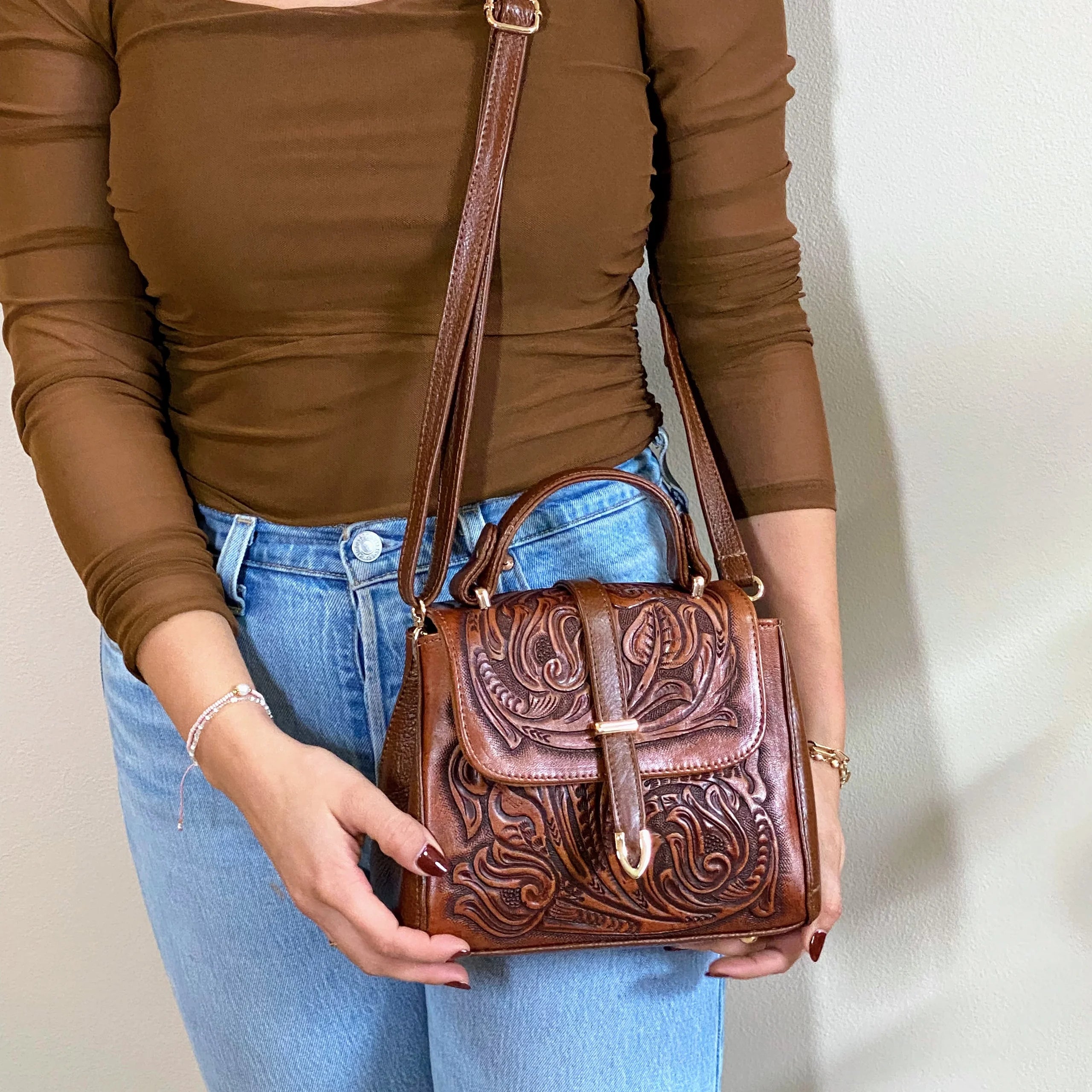 Lourdes Cincelado Leather Handbag | Café