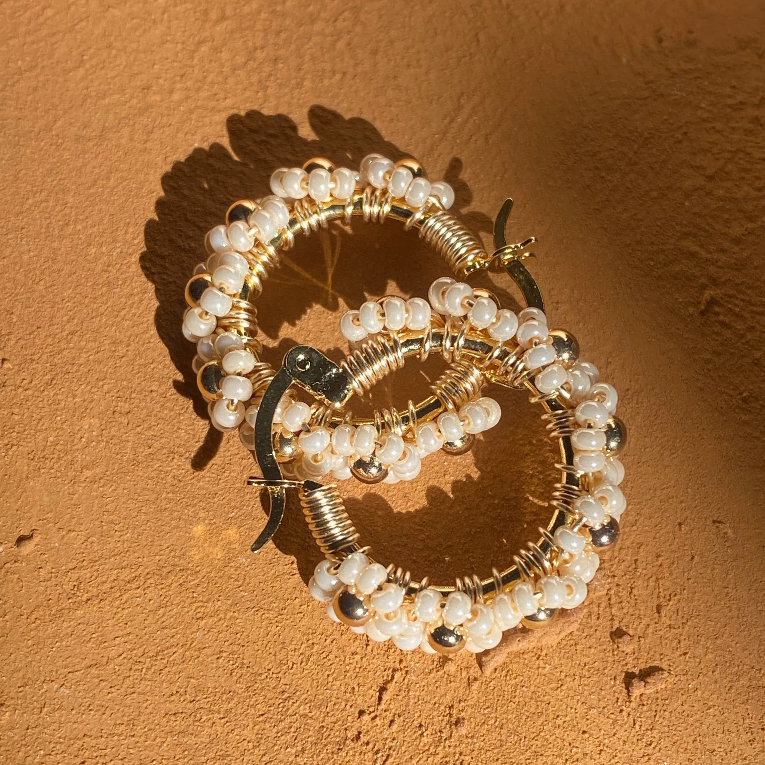 Daisy Mini Beaded Hoops | Golden Pearl