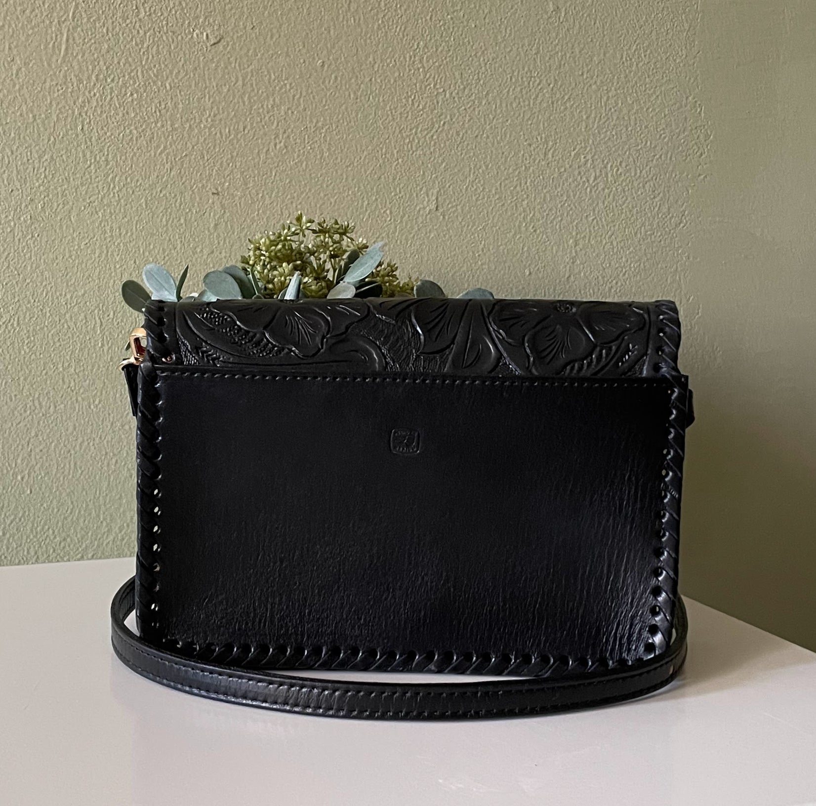 Mayra Tooled Crossbody | Black