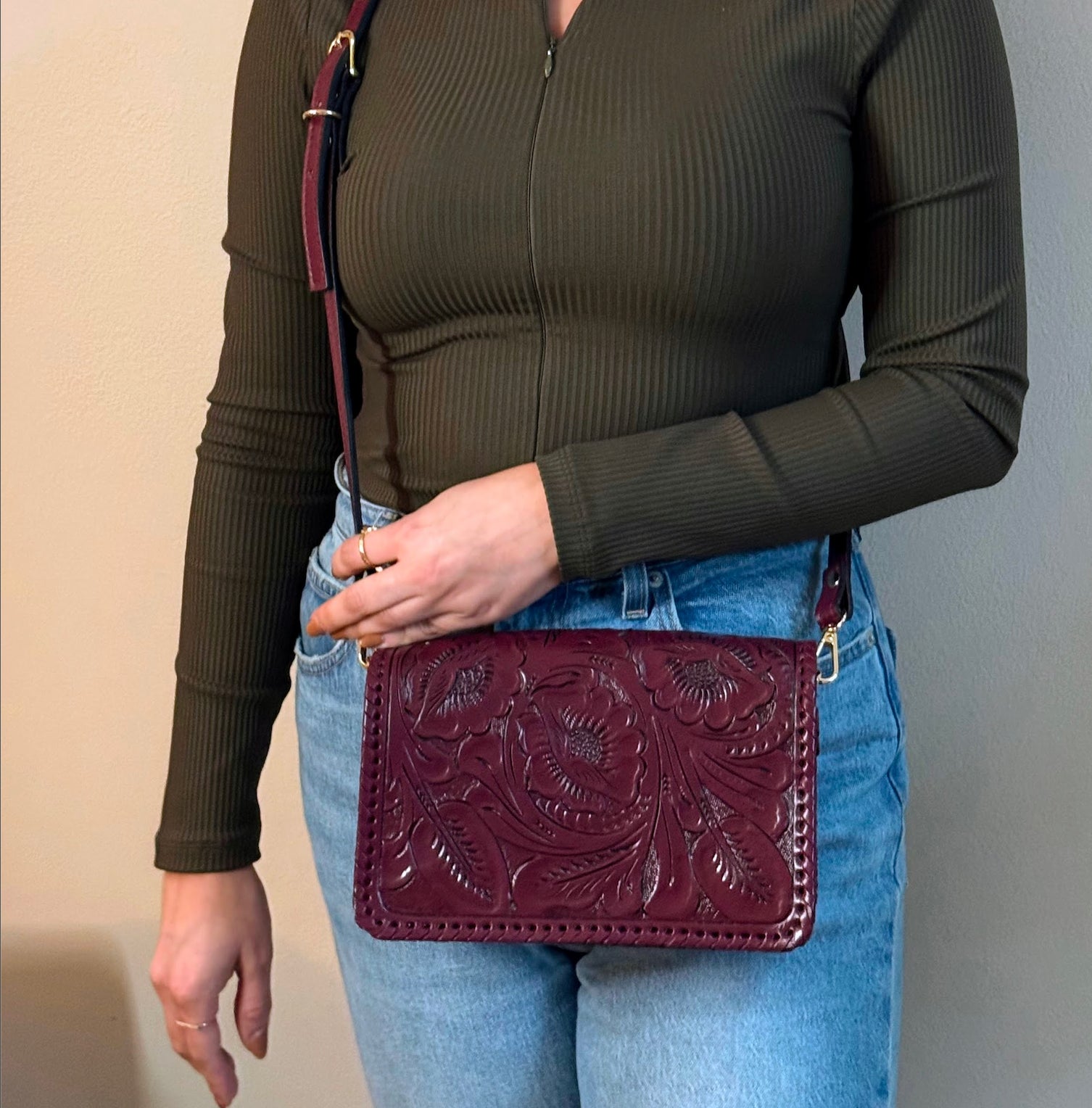 Brenda Tooled Crossbody | Vino Tinto - Mirasol Accessories