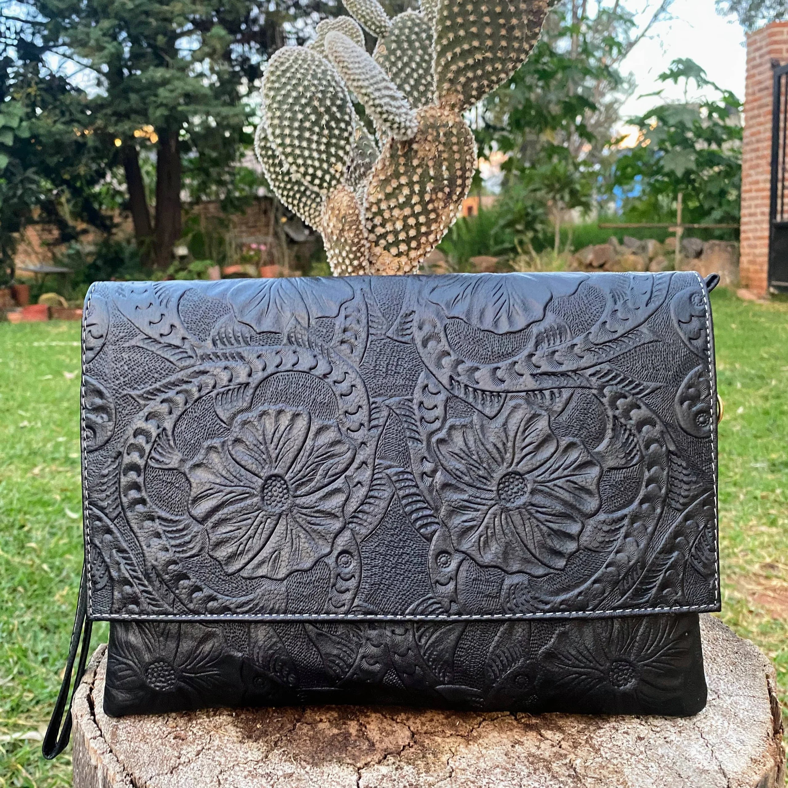 Esme Leather Crossbody Clutch | Black - Mirasol Accessories